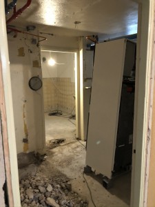 Pannrum som ska bli Dressingroom, idag med elpanna ;) I öppningen kommer badrummet.